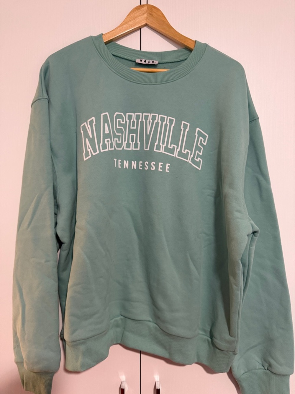 Nashville Tennessee Crewneck Sweatshirt Mint Green Large Casual Graphic Pullover